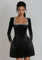 Luisa | Samt-Minikleid mit Blumenapplikationen