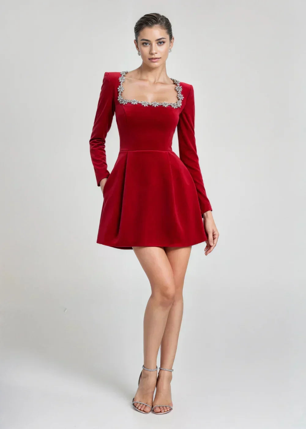 Luisa | Samt-Minikleid mit Blumenapplikationen