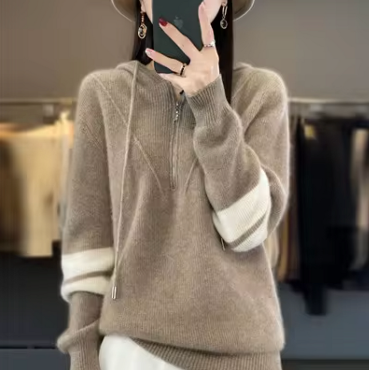 Ingrid | Kapuzenpullover mit gestreiften Ärmeln