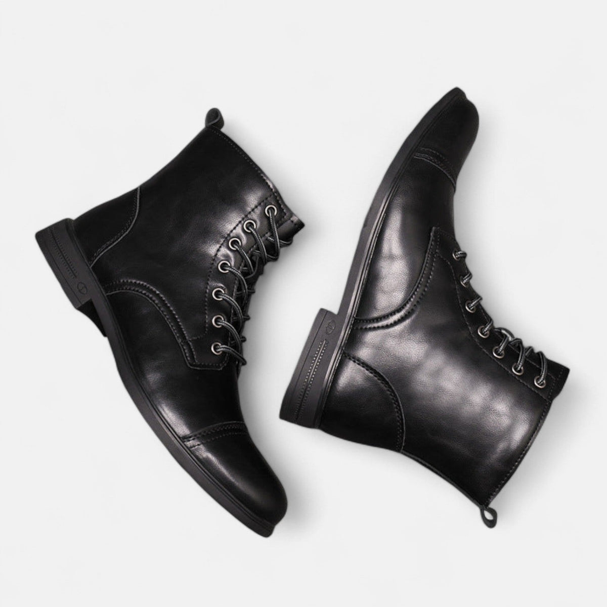 Stilvolle Herrenstiefel aus hochwertigem Kunstleder