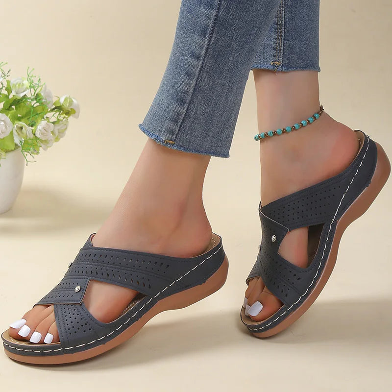Iris | Komfort-Sandale mit Fußbett und Kreuzbändern