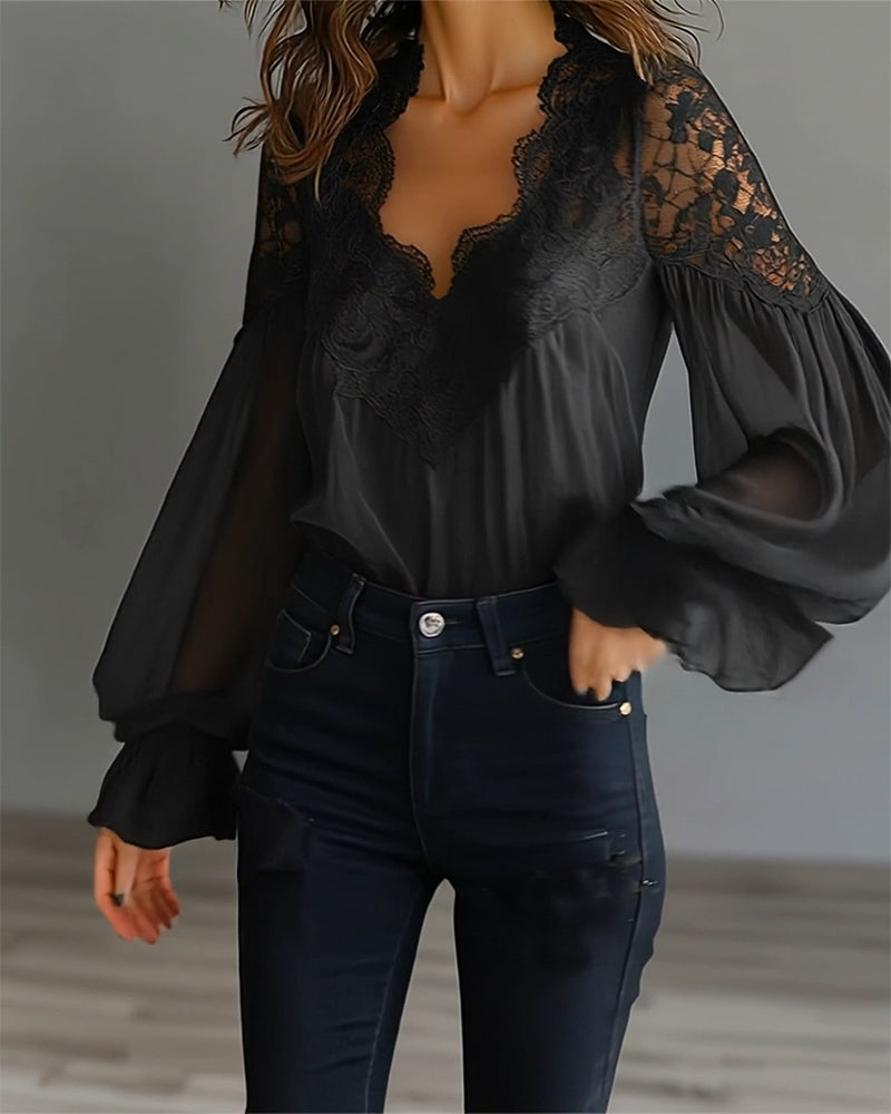 Melina | Bluse mit Spitzenbesatz an Ausschnitt und Schultern