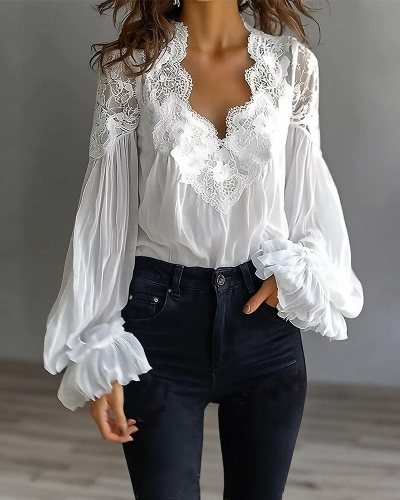Melina | Bluse mit Spitzenbesatz an Ausschnitt und Schultern