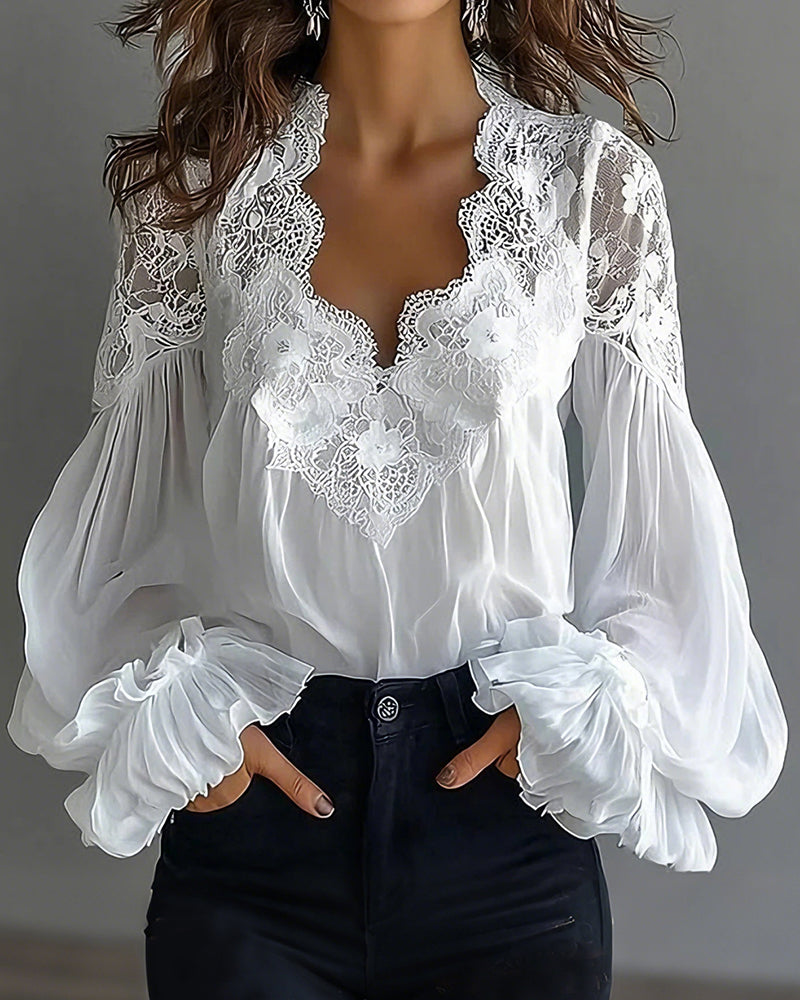 Melina | Bluse mit Spitzenbesatz an Ausschnitt und Schultern