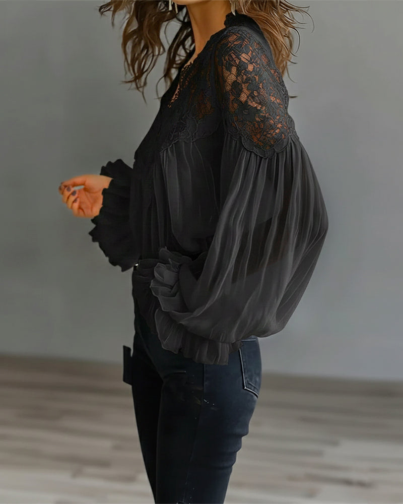 Melina | Bluse mit Spitzenbesatz an Ausschnitt und Schultern