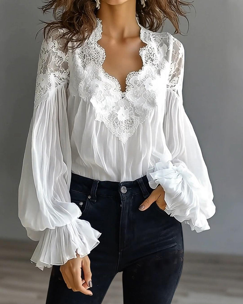 Melina | Bluse mit Spitzenbesatz an Ausschnitt und Schultern