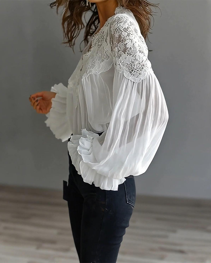 Melina | Bluse mit Spitzenbesatz an Ausschnitt und Schultern